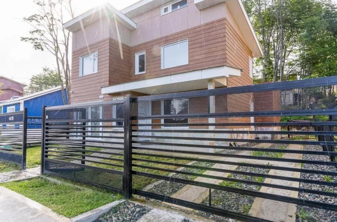 Moderna Casa En Ushuaia Villa Exterior photo